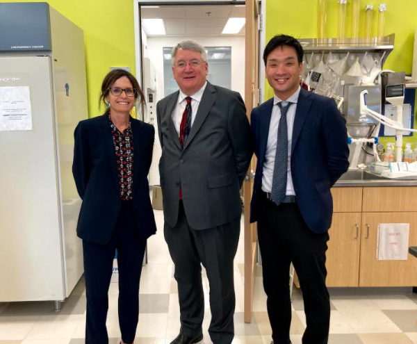 Dr. Jacobs, chairman of Orthopedic Surgeon at Rush University Medical Center, visiting Dr. Pascual’s lab.